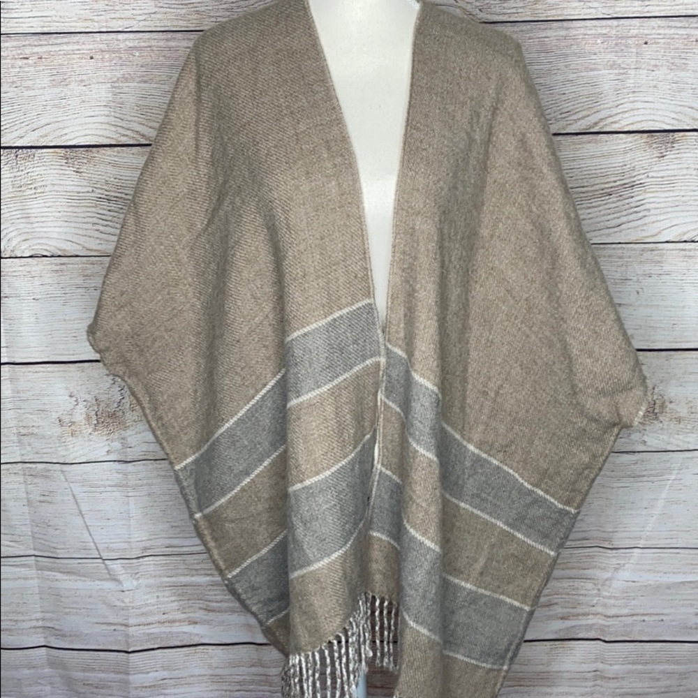 Loft M/L Poncho Tan Grey Open Front Fringe